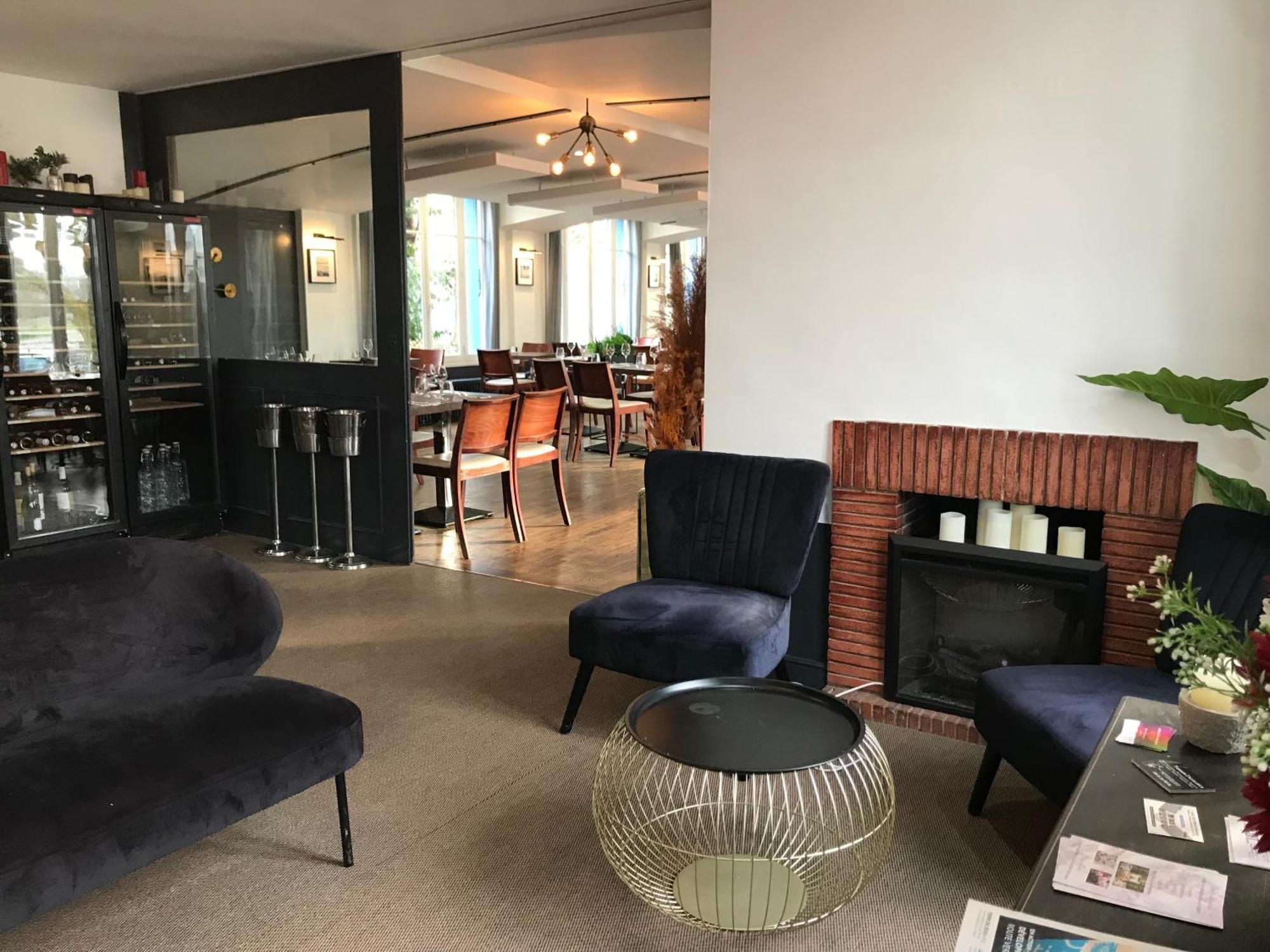 Logis Hotel & Restaurant - Les Bords De Seine La Roche-Guyon Kültér fotó