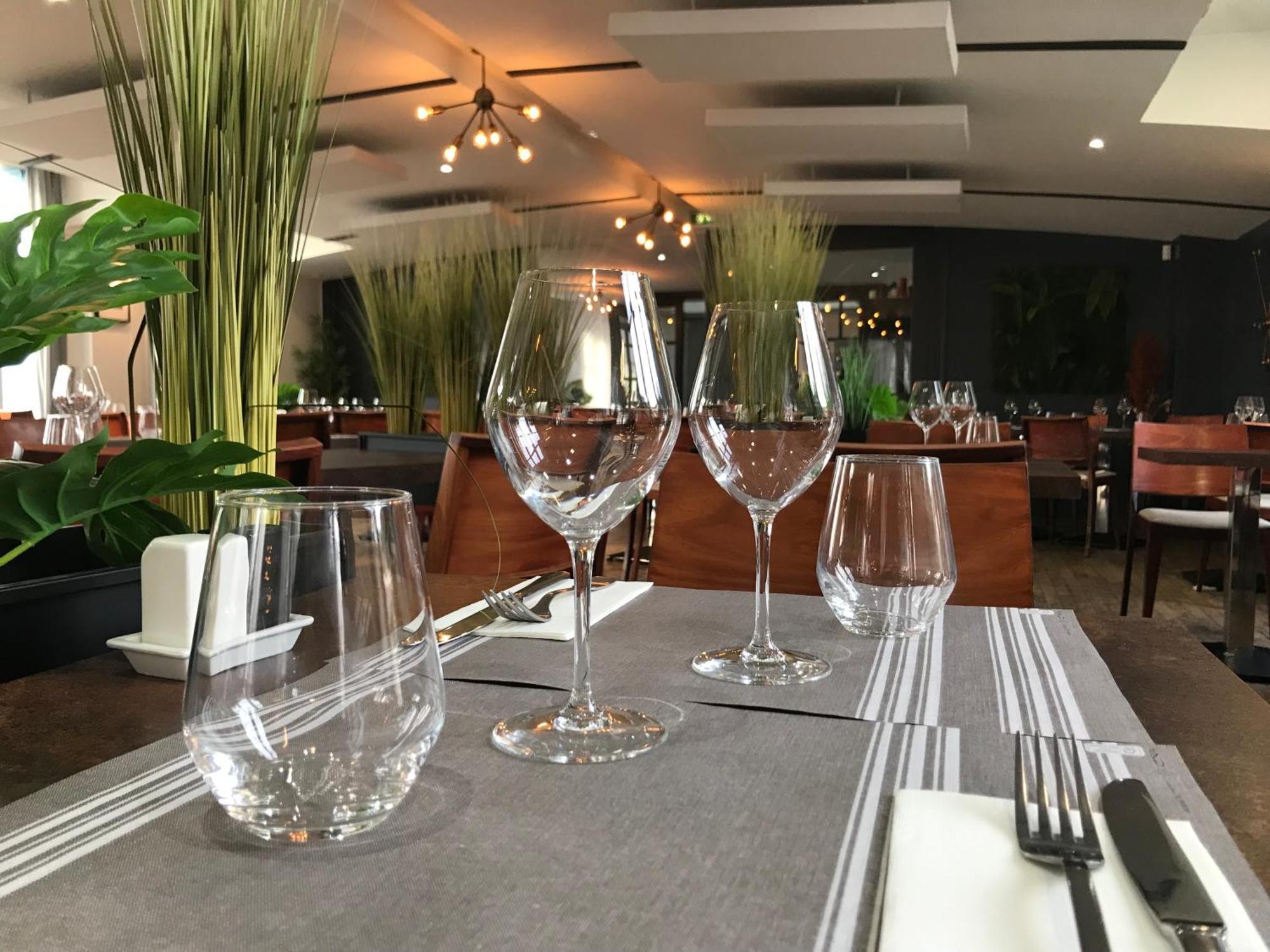Logis Hotel & Restaurant - Les Bords De Seine La Roche-Guyon Kültér fotó