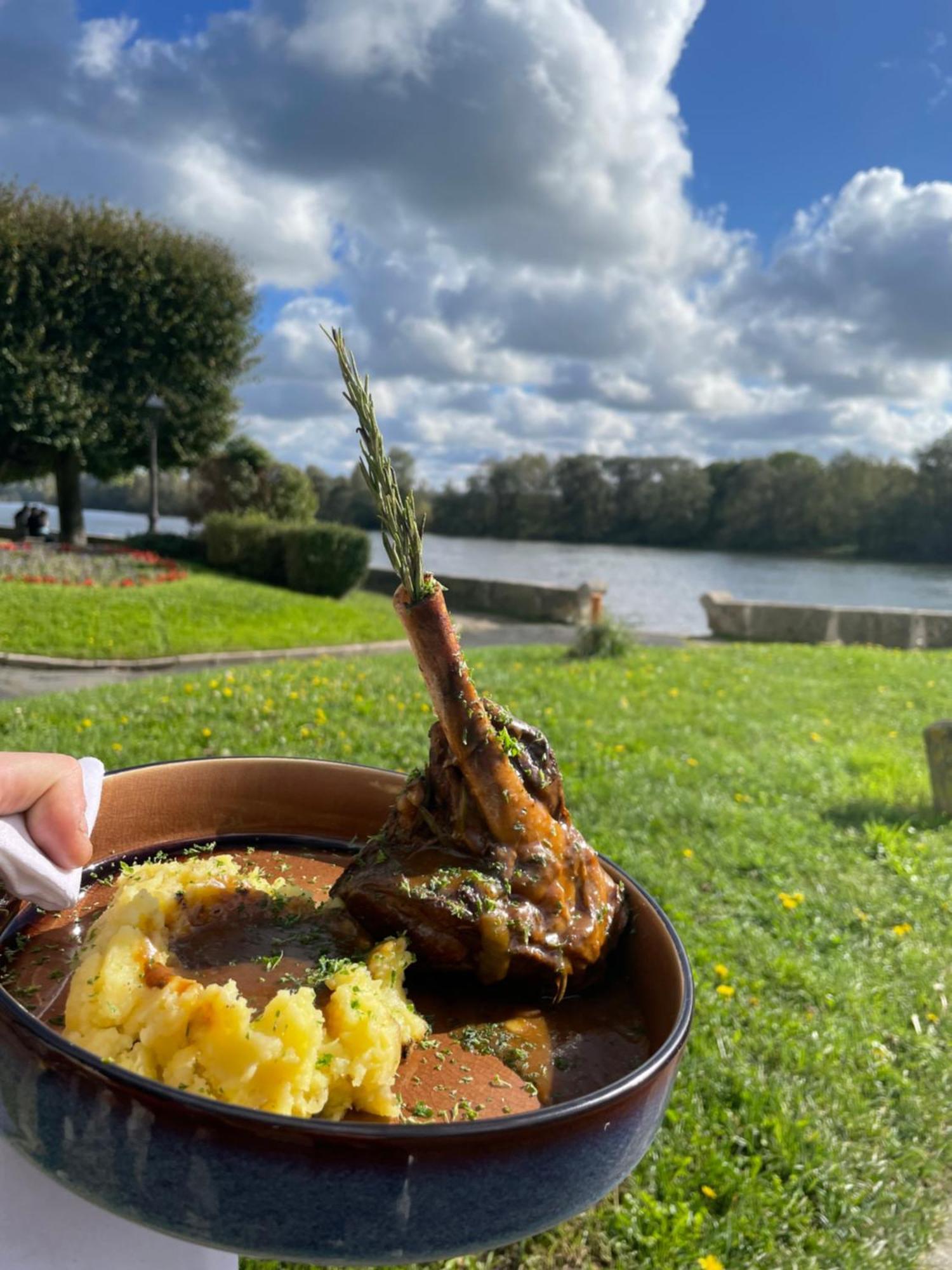 Logis Hotel & Restaurant - Les Bords De Seine La Roche-Guyon Kültér fotó