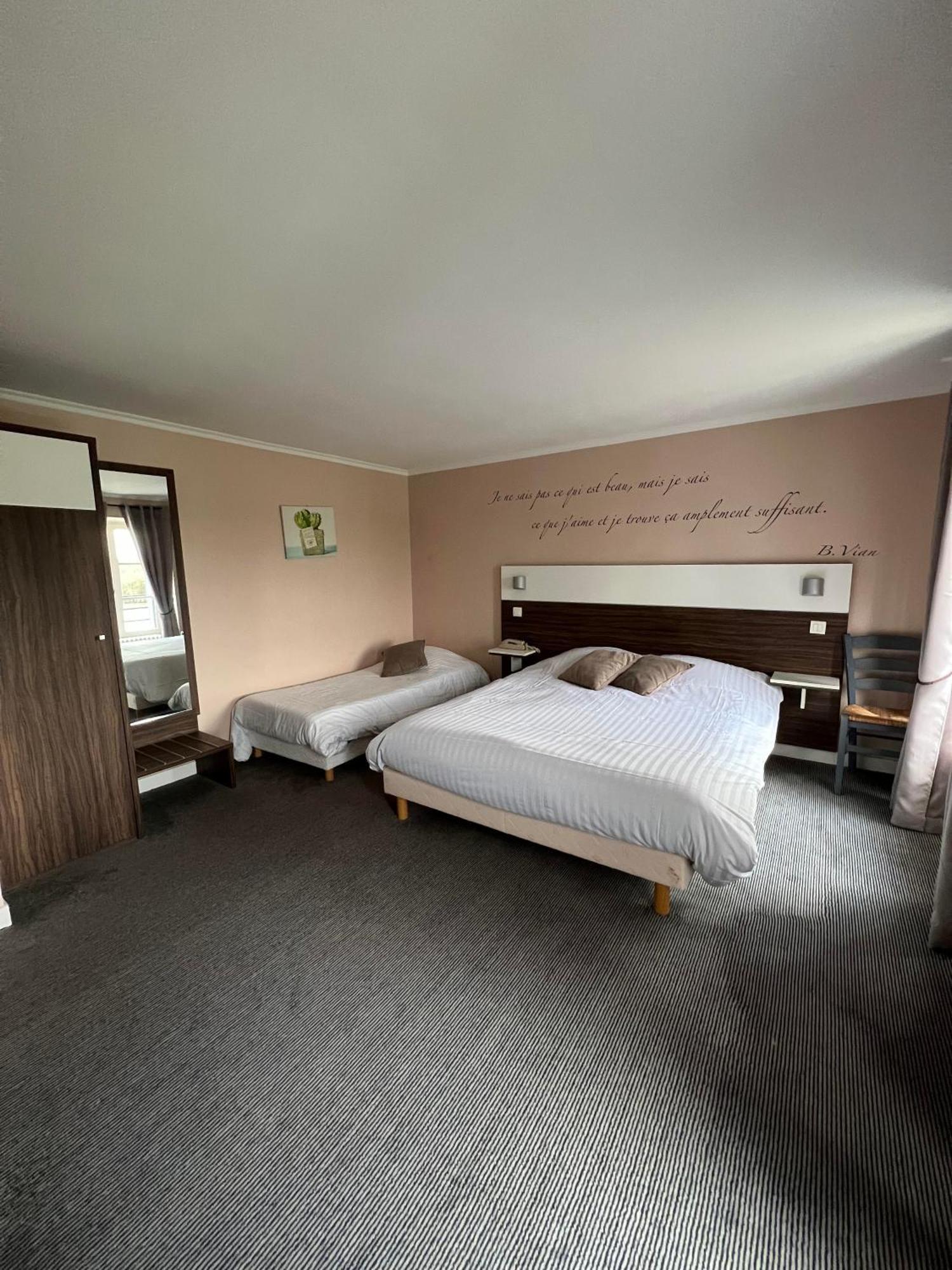 Logis Hotel & Restaurant - Les Bords De Seine La Roche-Guyon Kültér fotó