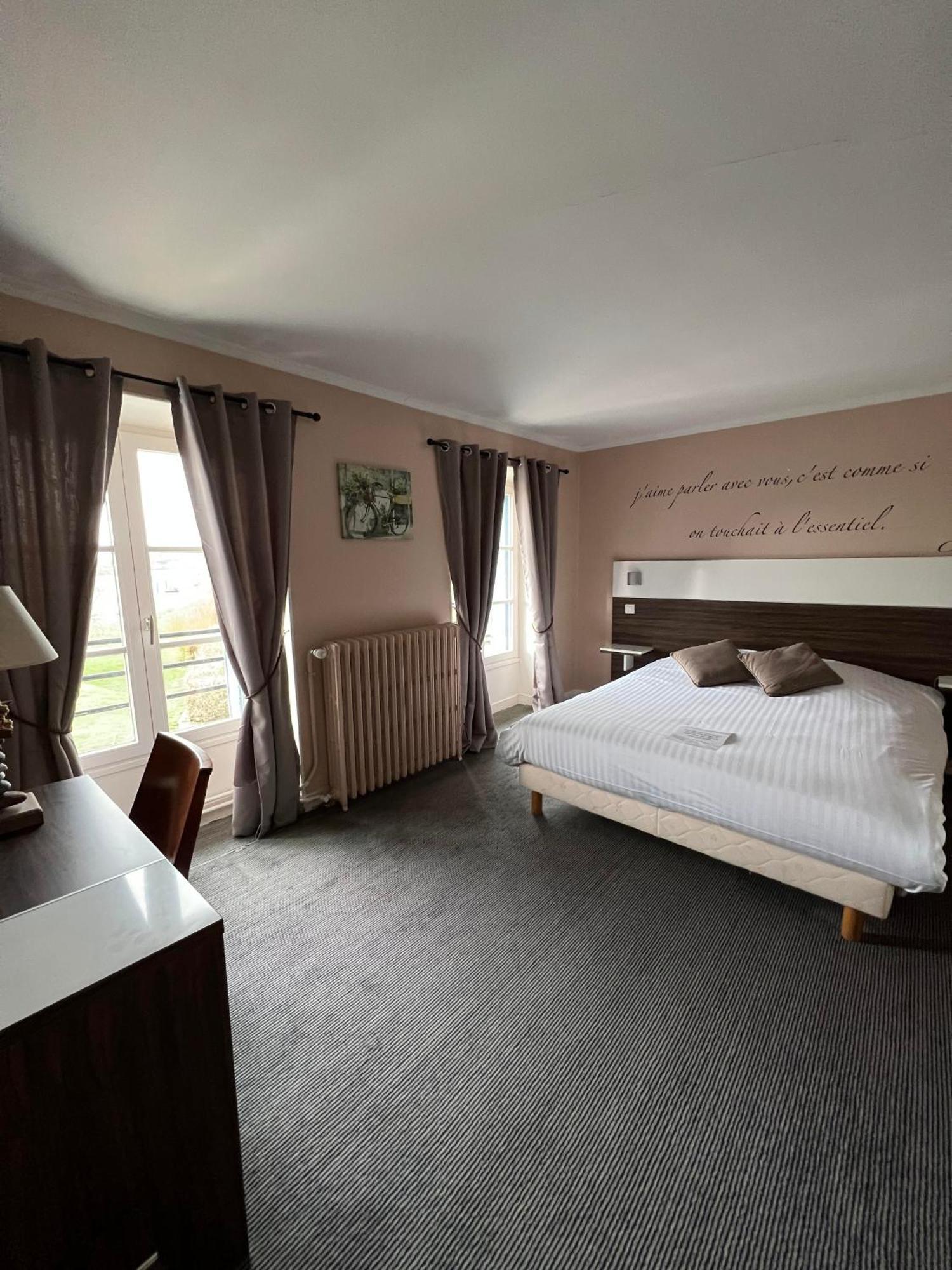 Logis Hotel & Restaurant - Les Bords De Seine La Roche-Guyon Kültér fotó