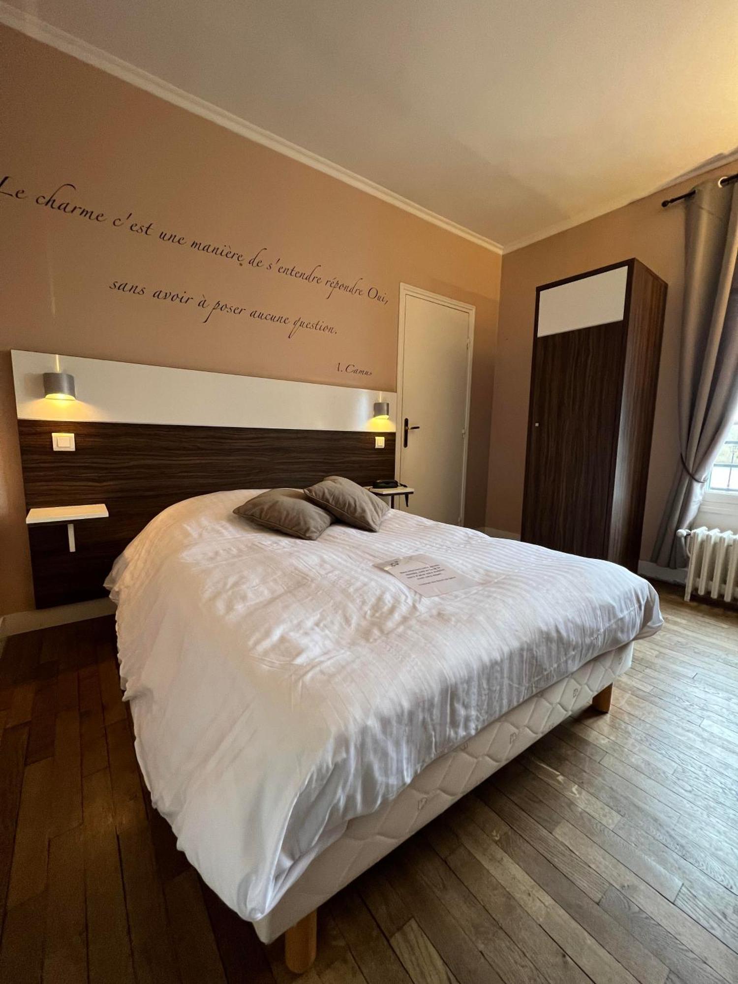 Logis Hotel & Restaurant - Les Bords De Seine La Roche-Guyon Kültér fotó