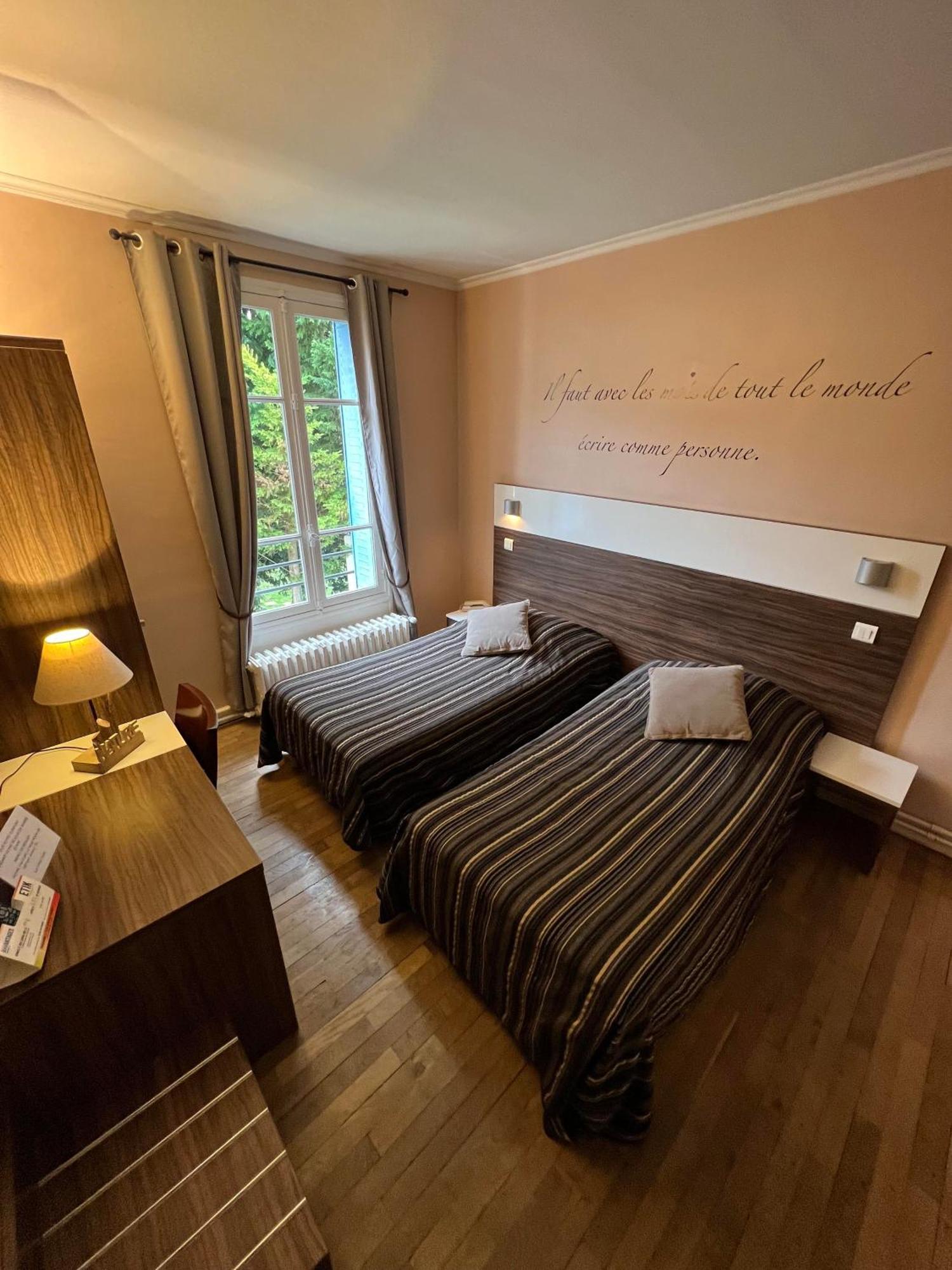 Logis Hotel & Restaurant - Les Bords De Seine La Roche-Guyon Kültér fotó