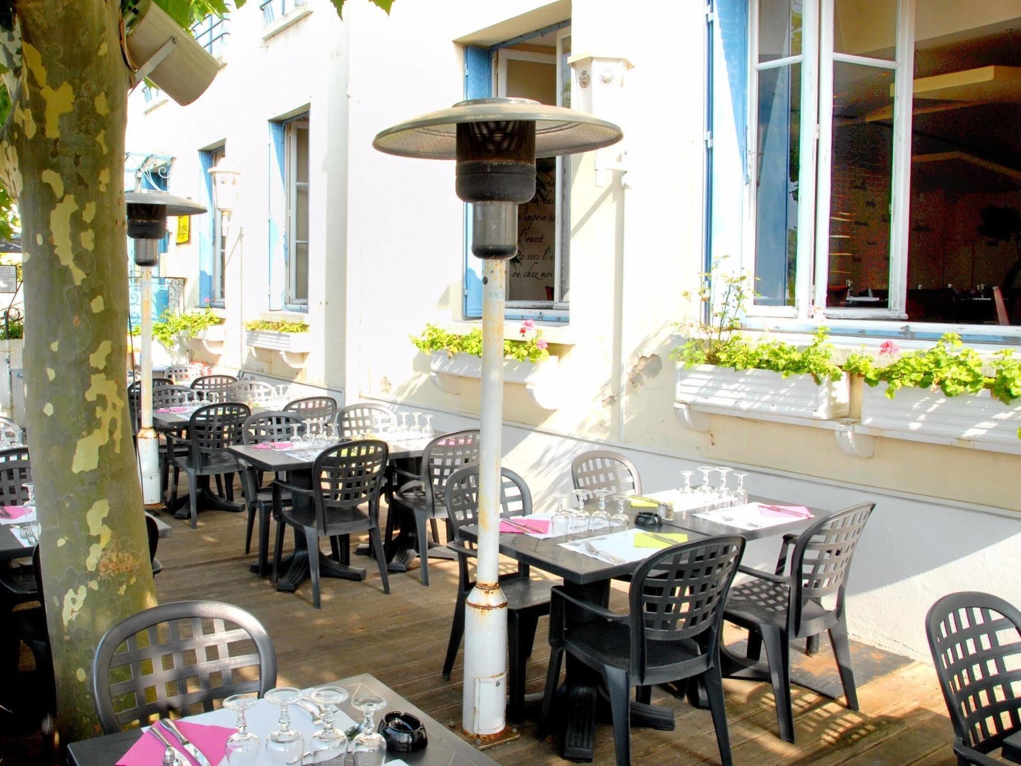 Logis Hotel & Restaurant - Les Bords De Seine La Roche-Guyon Kültér fotó