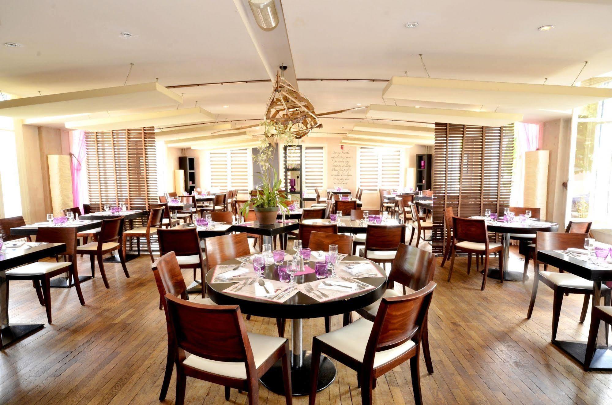 Logis Hotel & Restaurant - Les Bords De Seine La Roche-Guyon Kültér fotó