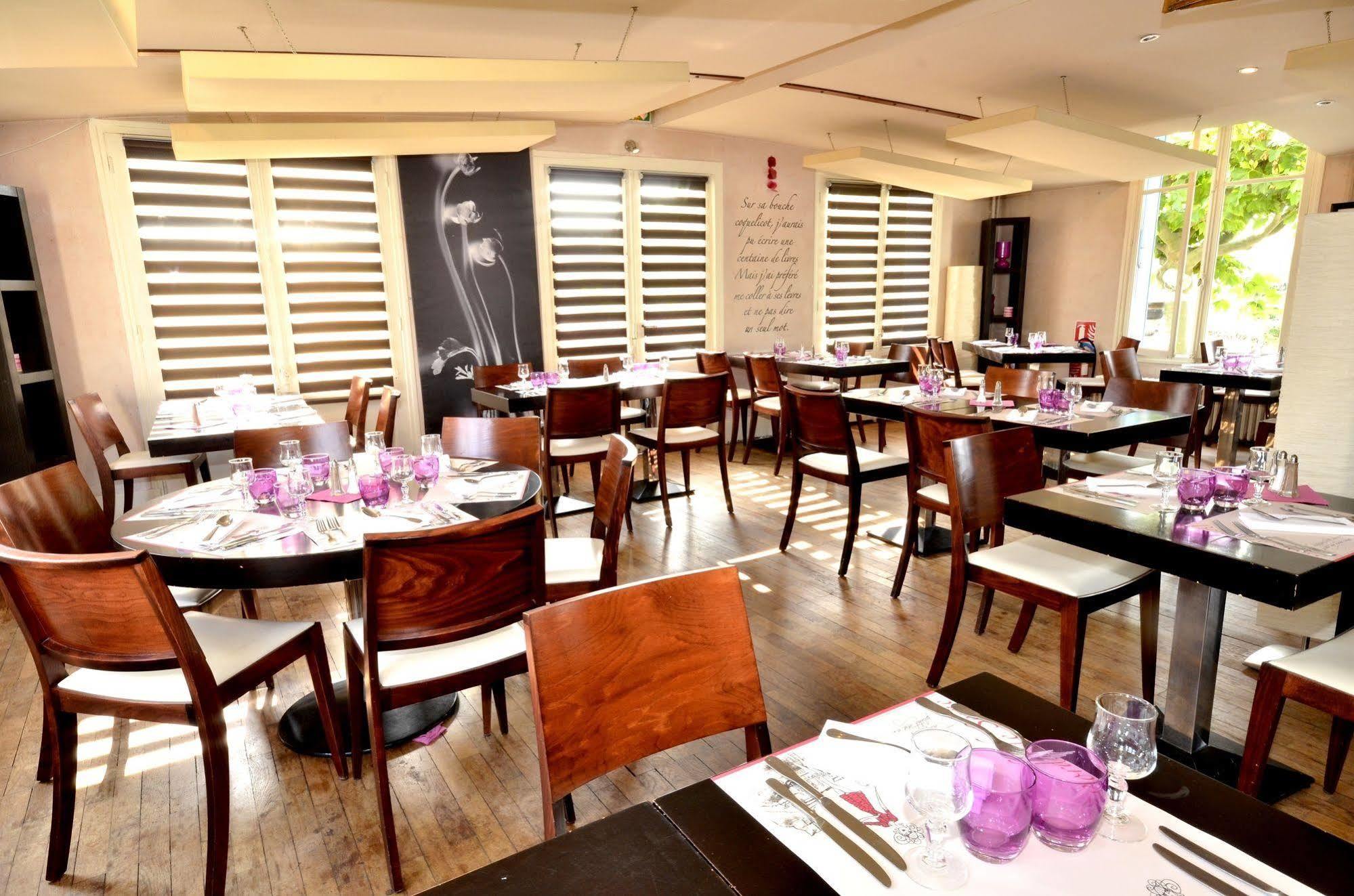 Logis Hotel & Restaurant - Les Bords De Seine La Roche-Guyon Kültér fotó