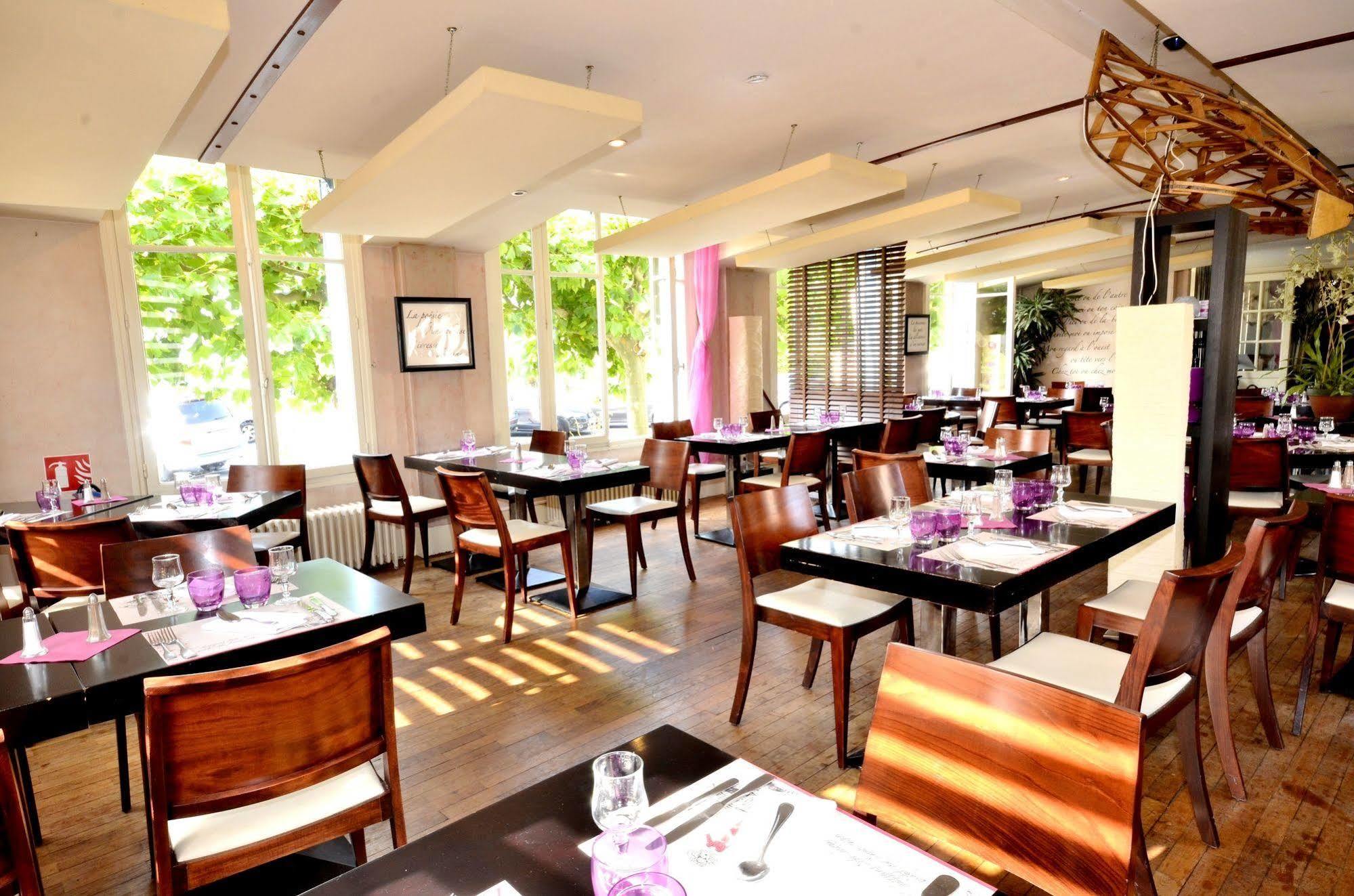Logis Hotel & Restaurant - Les Bords De Seine La Roche-Guyon Kültér fotó