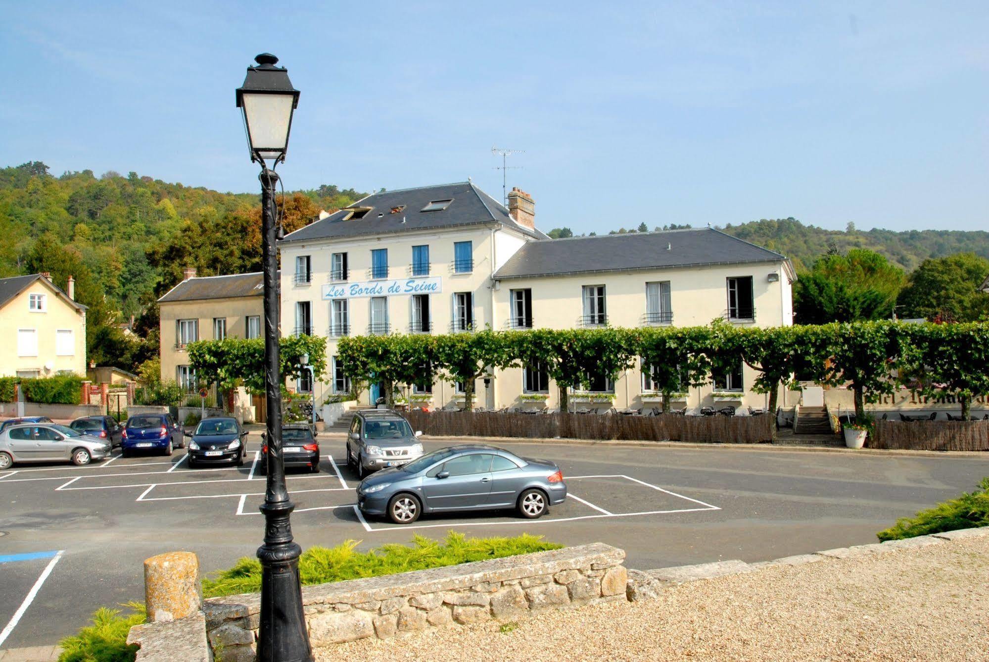 Logis Hotel & Restaurant - Les Bords De Seine La Roche-Guyon Kültér fotó